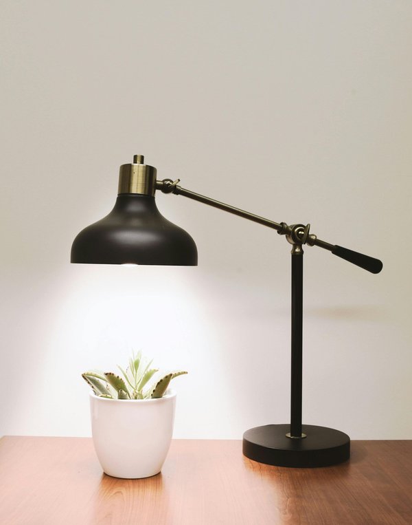 Explorez notre sélection de lampes liseuses stylées et pratiques